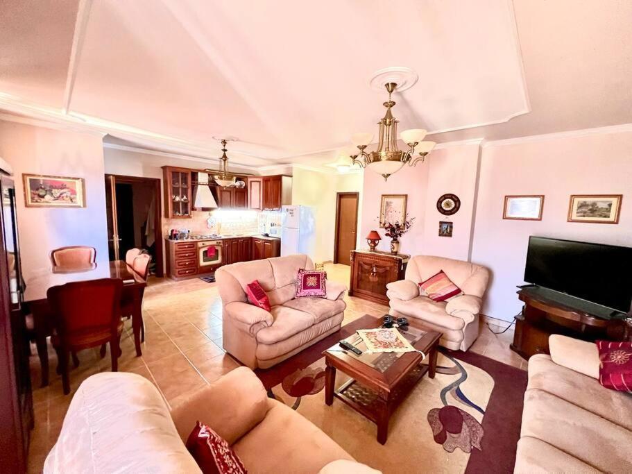 Central Tirana Flat Near Bazaar Ngoại thất bức ảnh