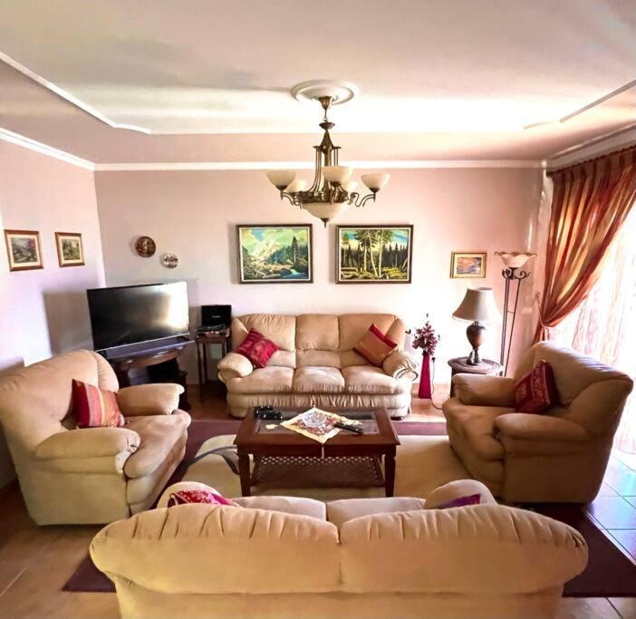 Central Tirana Flat Near Bazaar Ngoại thất bức ảnh