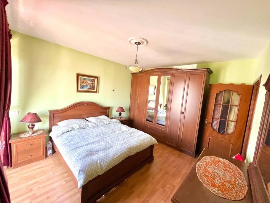Central Tirana Flat Near Bazaar Ngoại thất bức ảnh